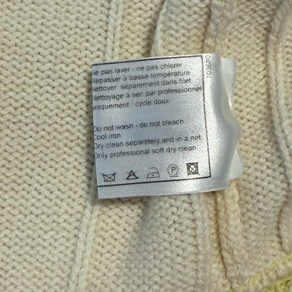 Authentic CHANEL Cream Cashmere Cardigan Sweater Size 38 - Picture 14 of 16